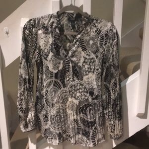 Alfani black and white pleated shirt blouse